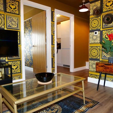 Ultra Deluxe Versace Apartment Near Sheffield Full Sky Tv โรเธอร์แฮม ภายนอก รูปภาพ