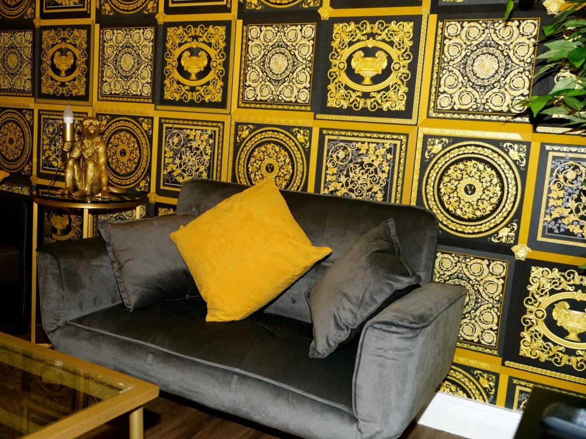 Ultra Deluxe Versace Apartment Near Sheffield Full Sky Tv โรเธอร์แฮม ภายนอก รูปภาพ