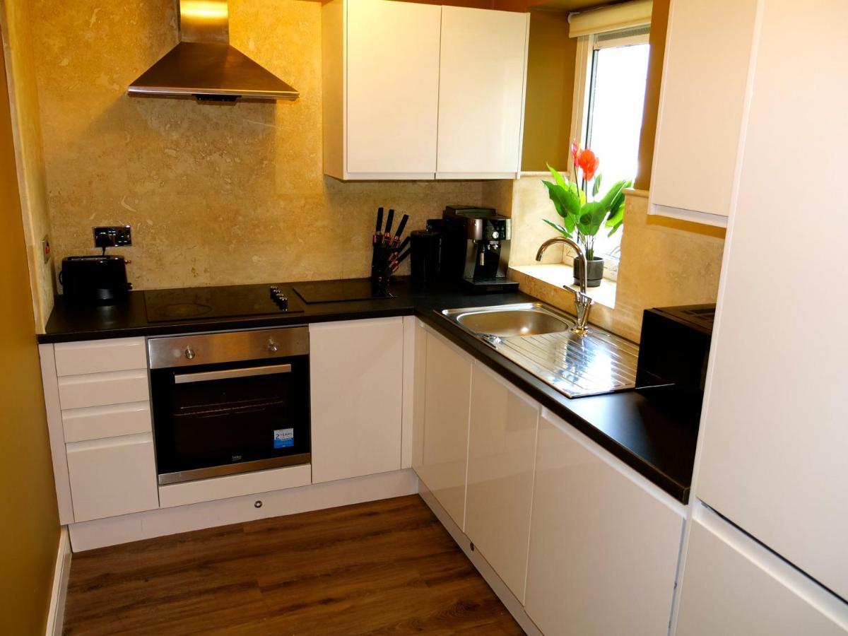 Ultra Deluxe Versace Apartment Near Sheffield Full Sky Tv โรเธอร์แฮม ภายนอก รูปภาพ