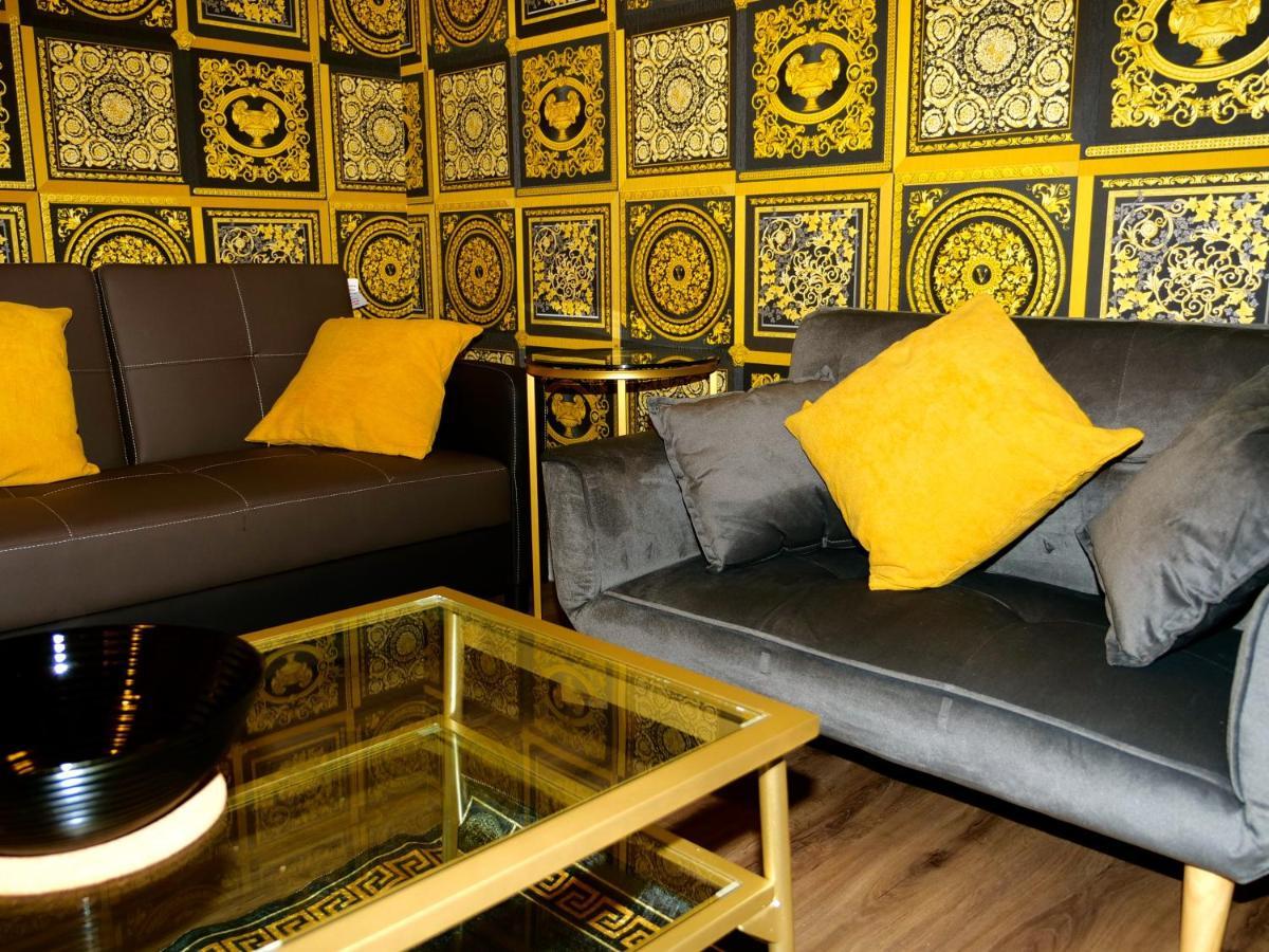 Ultra Deluxe Versace Apartment Near Sheffield Full Sky Tv โรเธอร์แฮม ภายนอก รูปภาพ