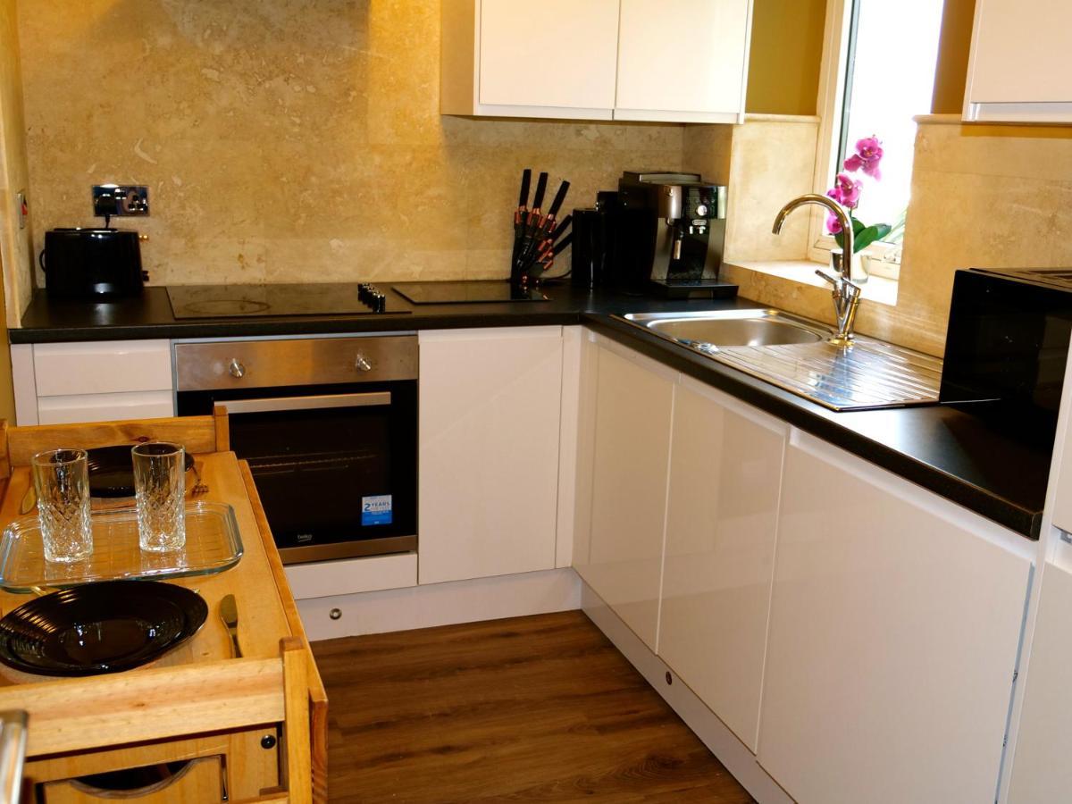 Ultra Deluxe Versace Apartment Near Sheffield Full Sky Tv โรเธอร์แฮม ภายนอก รูปภาพ