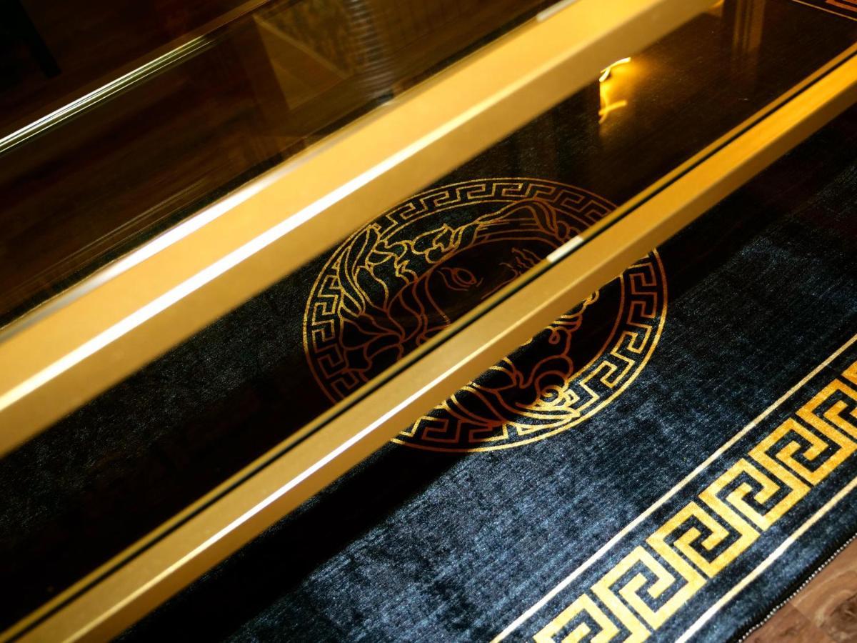 Ultra Deluxe Versace Apartment Near Sheffield Full Sky Tv โรเธอร์แฮม ภายนอก รูปภาพ